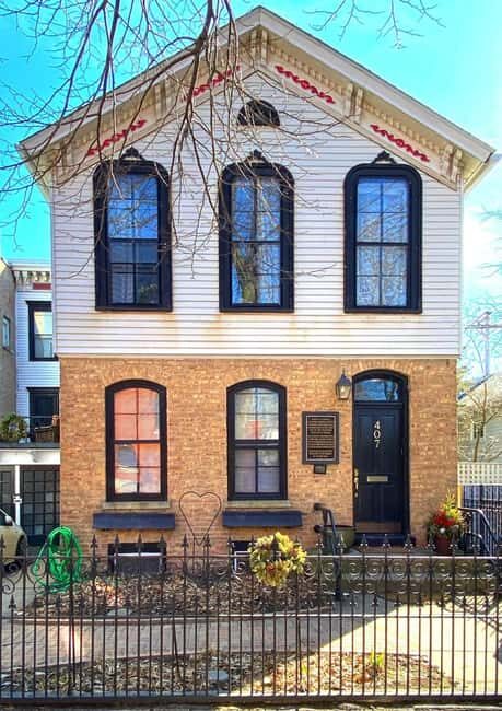 Chicago: Workers Cottages of Oldtown Triangle Walking Tour - The Value of a Guided Neighborhood Walk