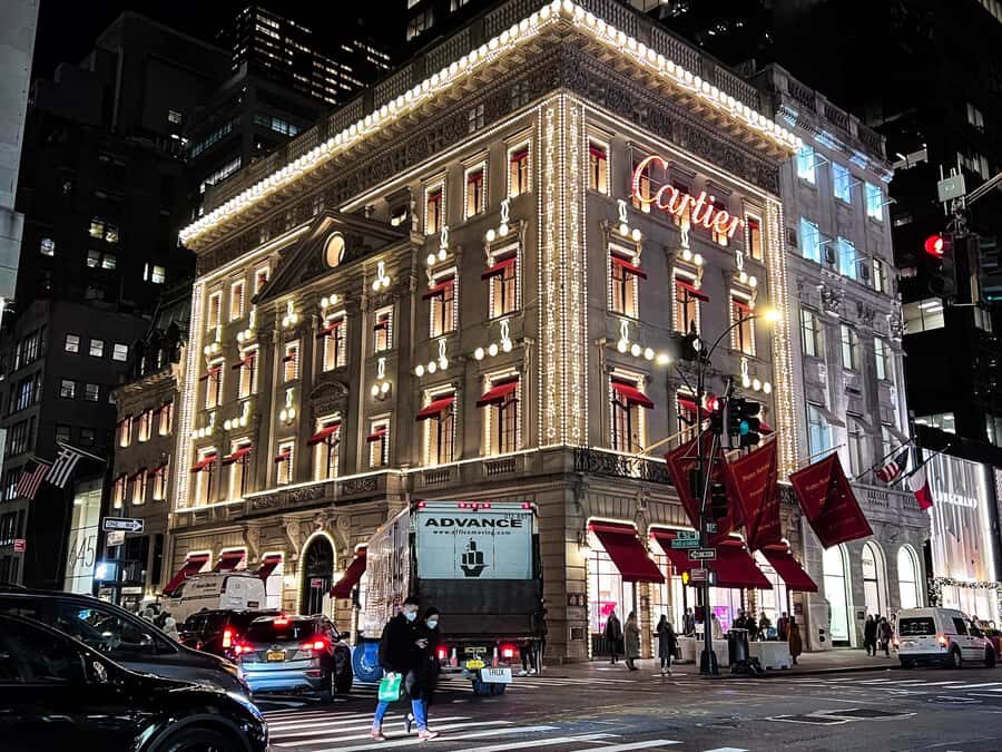 Christmas in New York: Midtown Holiday Lights Tour - Why Choose This Tour? The Value & Authenticity