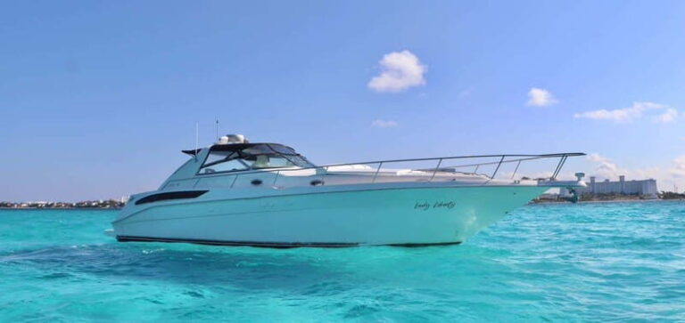 Cruising paradise in a luxury yacht in Cancun - Who Will Enjoy This Yacht Tour?