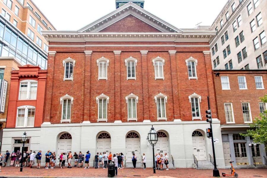 DC: Lincoln Assassination Walking Tour with Ford's Theatre - The Experience: What It Feels Like