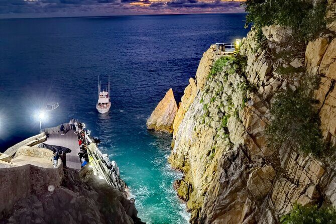 DeLuxe Cliff Divers+Sunset Exhibition byNight w/Different Options - Who Would Love This Experience?
