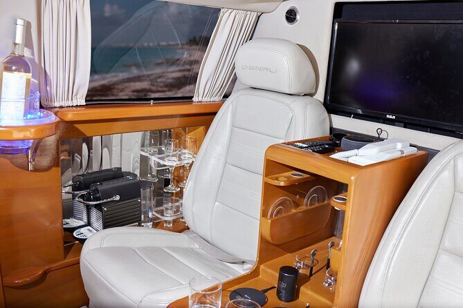 Deluxe Limousine GMC from Cancun Airport - A Closer Look at the Itinerary and Vehicle Experience