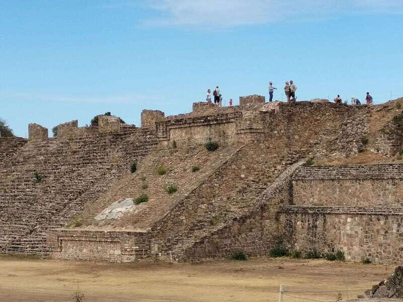 Desde Oaxaca: Monte Albán y el Arte Textil Zapoteca - Engaging with Local Artisans: The Textile Experience