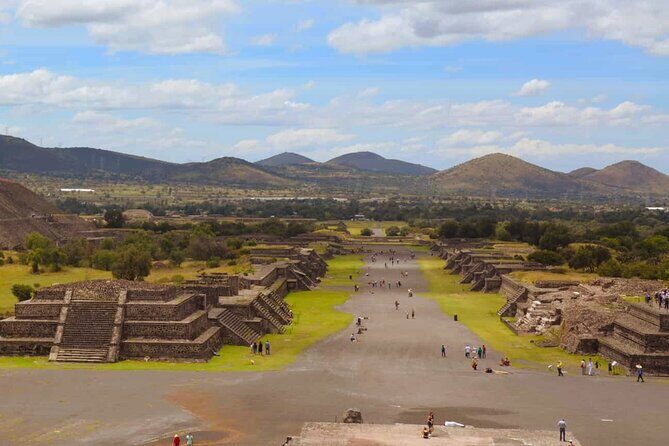 Discover Teotihuacán Pyramids and Shaman - Private Tour - Participating in a Traditional Cleansing Ceremony