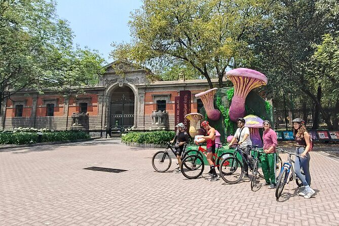 Discover the jewels of Chapultepec on a bike - Exploring Each Stop