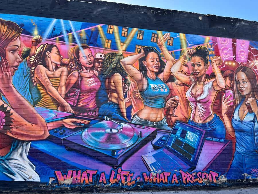 Downtown Las Vegas walking tour in French - The Silver Pawn Shop and Its Stories