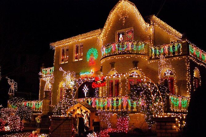 Dyker Heights Christmas Lights and NYC Skyline View Bus Tour - What Travelers Say