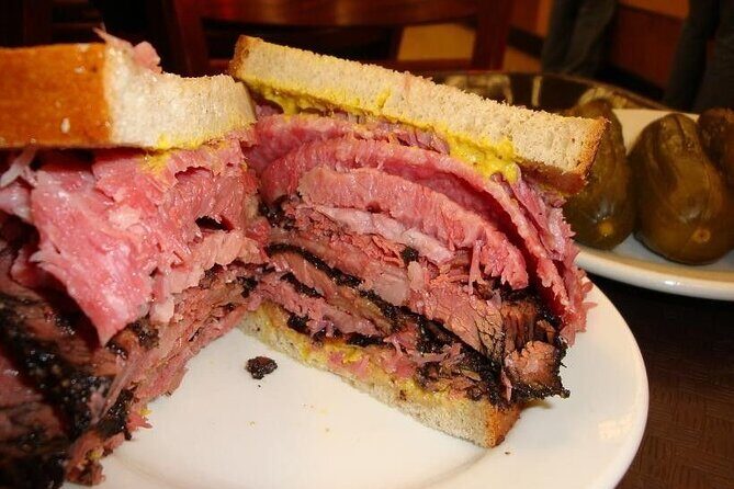 Eat 4 New York Foods and See 30 Sights Walking Tour - Who Should Consider This Tour?