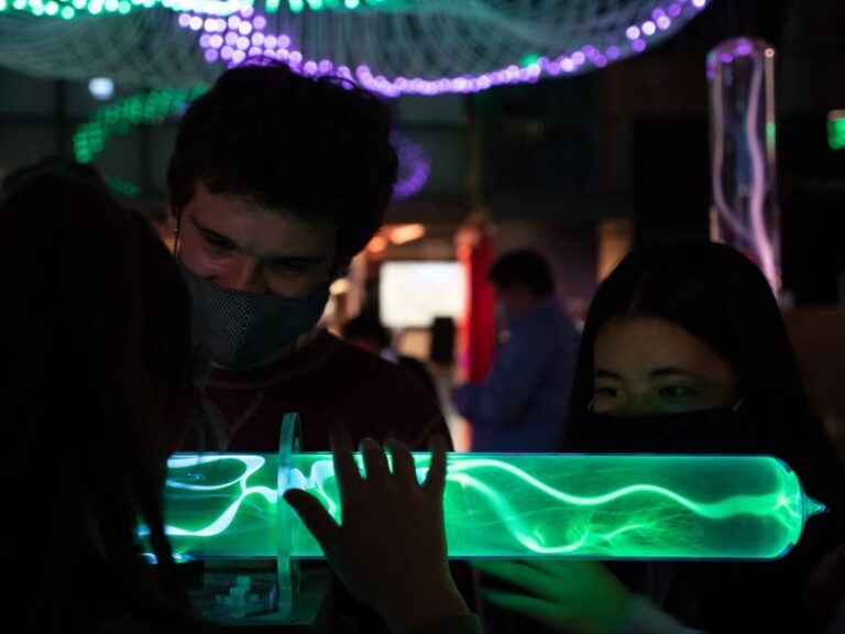 Exploratorium San Francisco: Adult-Only After Dark Admission - Navigating the Experience