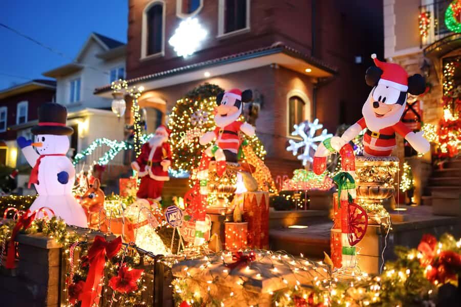 Explore the Magic of Christmas Lights in NYC's Dyker Heights - Practical Details and Tips