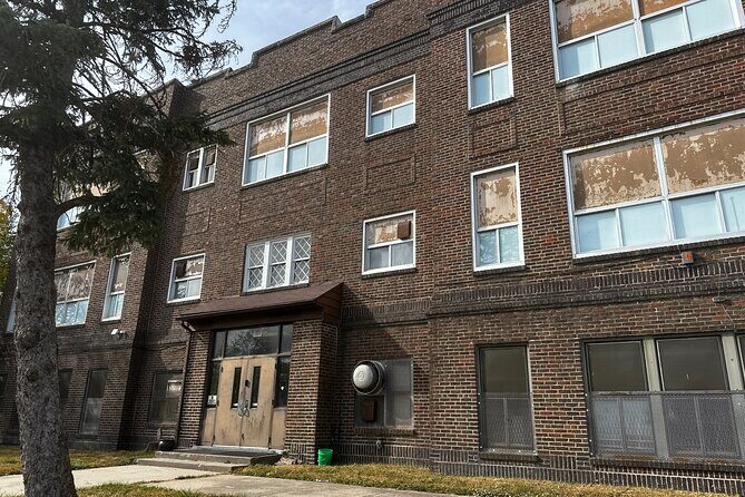 Farrar School Paranormal Investigation - How Do the Guides Make a Difference?