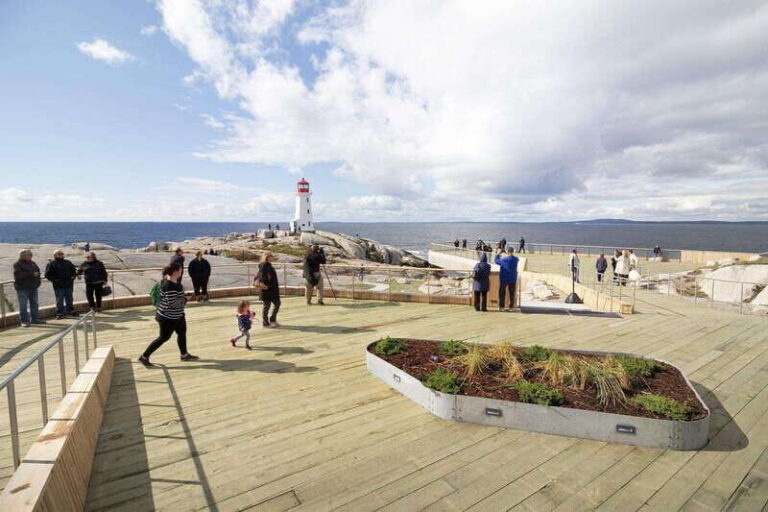 From Halifax: Peggy's Cove Bus Tour - Final thoughts: Who is this tour perfect for?