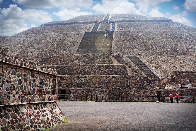 Full-Day Teotihuacan & Basilica Guadalupe Tour - Transport and Group Experience