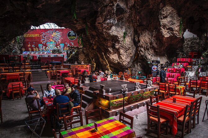 Guided tour in Teotihuacan + breakfast in Cueva + Transportation CDMX - Analyzing the Value