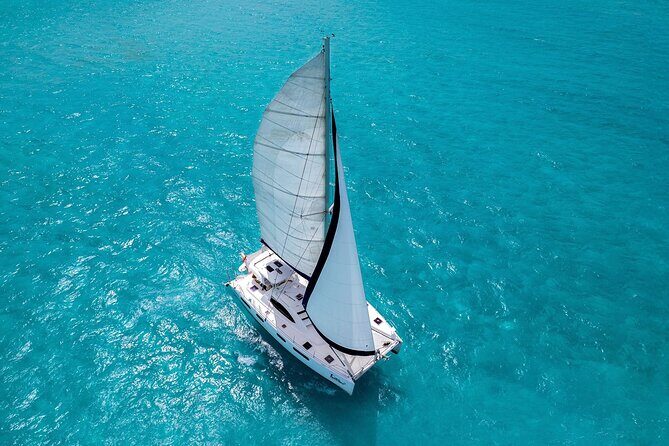 Half-Day Luxury Sailing in Puerto Morelos with Open Bar - Transportation, Duration, and Group Size