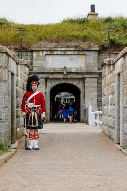 Halifax: Peggy's Cove, Citadel and Titanic Cemetery Tour - The Value of This Tour