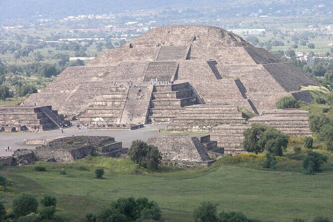 Historical downtown Mexico City & Teotihuacan Pyramids Mezcal tasting - Who Should Book This Tour?