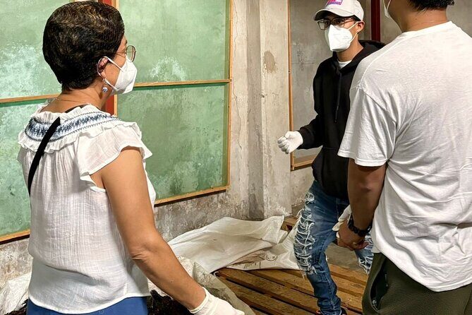 History of "Mole" and tour of the "Doña Elena" factory - The Sum Up