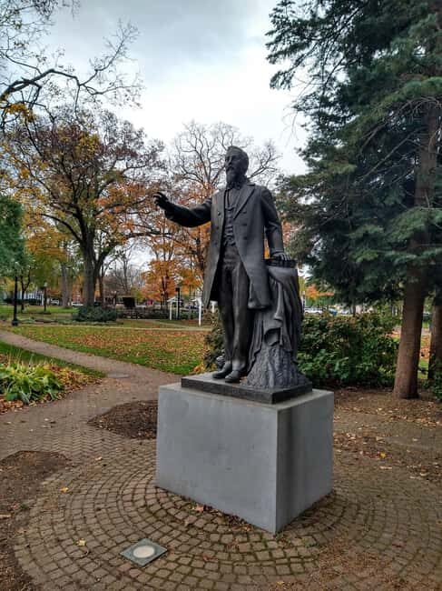 Holland, MI: Walking Tour with Hope College and Parks - Deep Dive into Each Stop