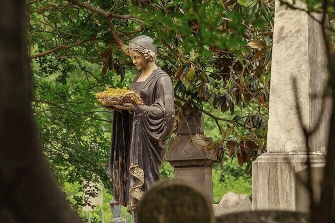 Hollywood Cemetery Hills and History - A Practical Guide to the Hollywood Cemetery Hills and History Tour