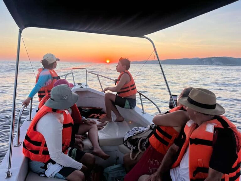 Huatulco: Sunset on a boat in the ocean - Key Points