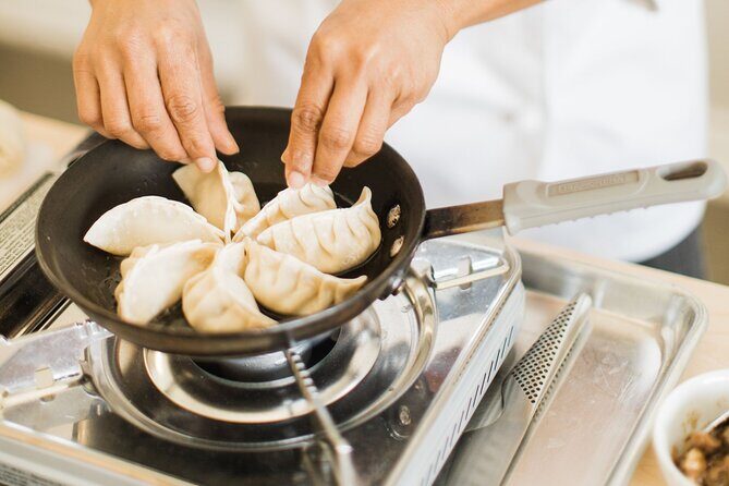 Immersive Potsticker Cooking Class in Chicago - The Venue: A Comfortable Local Bar