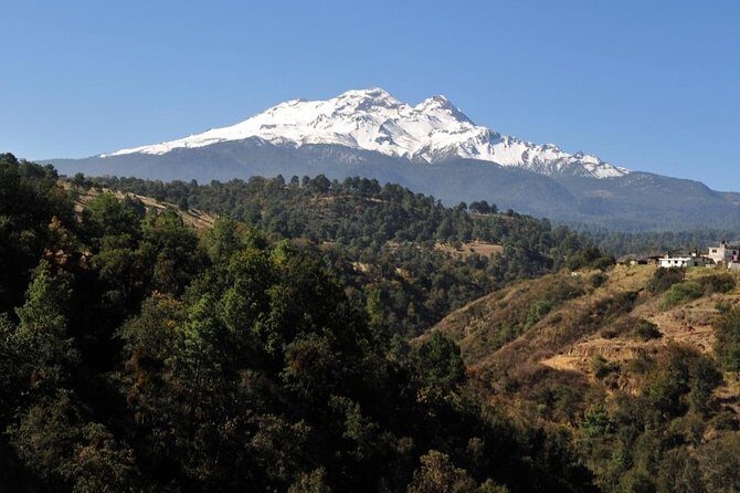 Iztaccihuatl, Refuge of the 100 (4780m) - A Guided Ascent to Mexico’s Third-Highest Peak: Iztaccihuatl’s Refuge of the 100