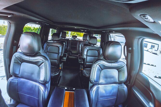 Jacksonville Airport Private Lux Car Transfer to Downtown Hotels - Authentic Traveler Experience