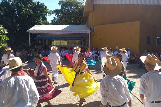 Journey Through The Pochutla Marketplace - Transportation and Group Size