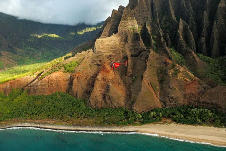 Kauai: Hughes 500 4-Passenger Doors-Off Helicopter Flight - What You Can Expect