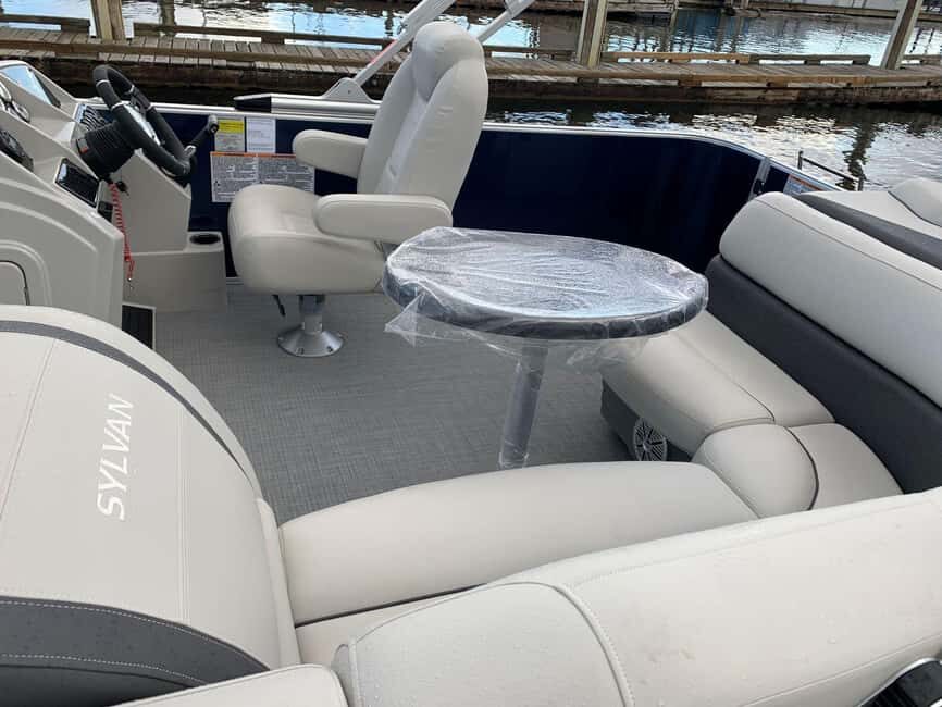 Kelowna: Sylvan Mirage Cruise Pontoon for rent - The Itinerary and the Scenic Highlights