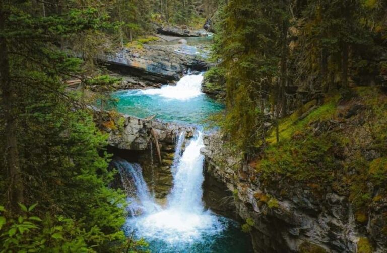 Lake Louise, Moraine Lake & Johnston Canyon Private Day Tour - Lake Louise: The Icon of Canadian Rockies