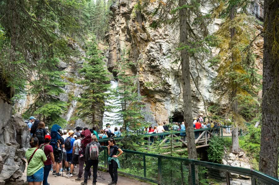 Lakes Moraine, Louise, Emerald, Johnston Canyon & Yoho Tour - Why This Tour Stands Out