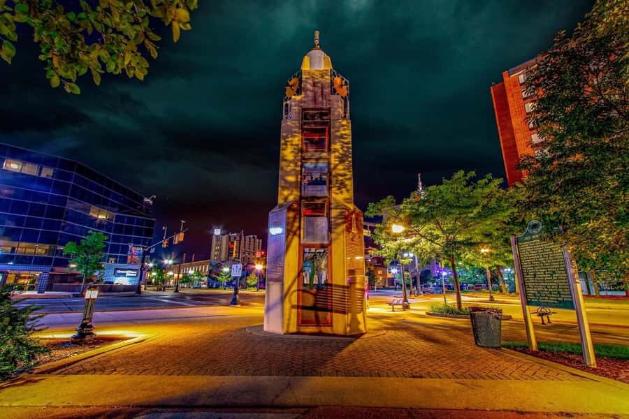 Lansing Ghost Tour: Lost Legends and Laments by Lanternlight - Who Should Consider This Tour?