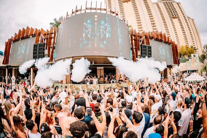 Las Vegas Pool Crawl with Party Bus & Free Drinks - The Itinerary: What to Expect