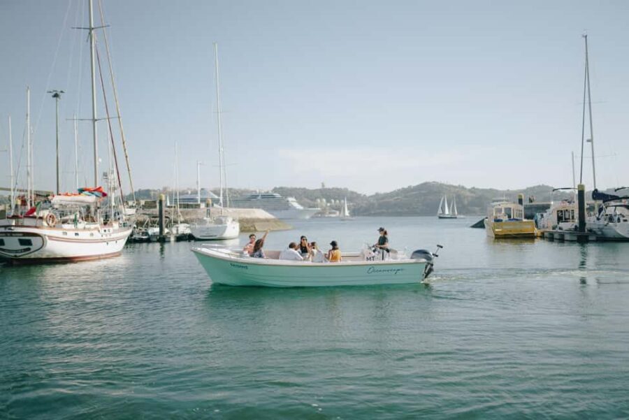 Lisbon Sunset Boat Tour with local Snacks & Drinks - Authentic Reviews and What They Say