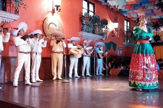 Live a Mexican Night in Plaza de los Mariachis - An In-Depth Look at the Experience