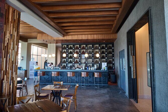 Local Vineyard Tour & Wine Tasting at the Independence Valley - Analyzing the Value