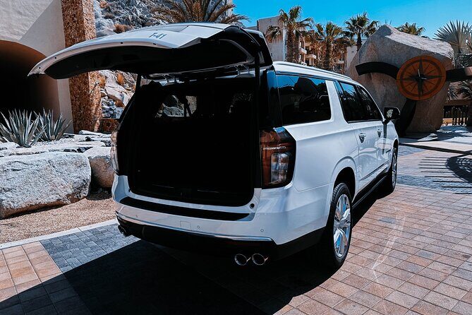 Los Cabos One Way Deluxe Suburban Transportation 5 pax - The Experience: Comfort, Efficiency, and Professionalism