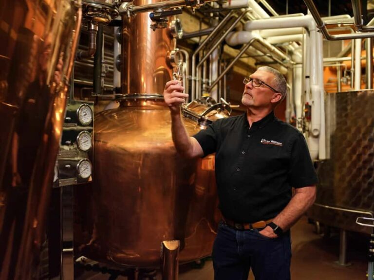 Louisville: Guided Whiskey and Chocolate Tasting - Authentic Experiences and Authentic Flavors