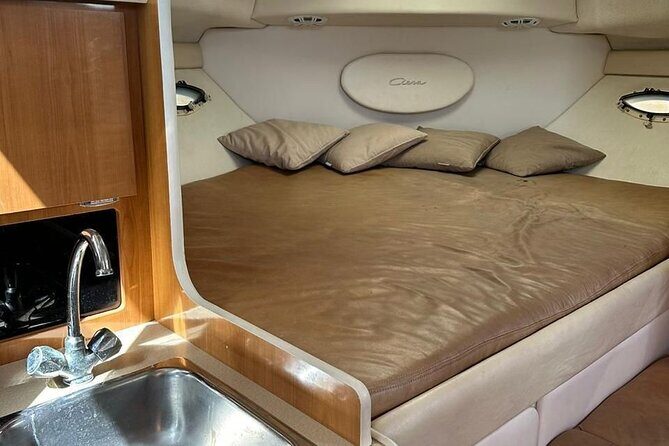 Luxury Experience on Private Yacht 34ft in Cabo - Comfort and Amenities