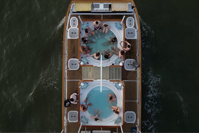 Luxury Hot Tub Boat Around NYC and Statue Private Tub up to 10 - Who Should Book This?