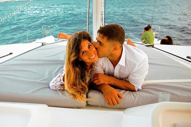 Luxury Sunset Sailing Cruise in Cancun with Light Dinner and Open Bar - Who Will Love This Tour?