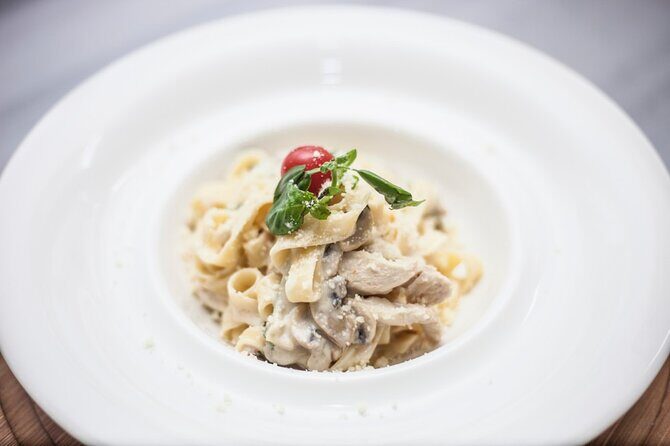 Make Authentic Pasta Alfredo With Local Chef in Minneapolis - Who Will Enjoy This the Most?