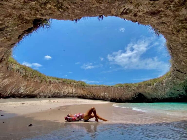 Marietas Islands Tour: Discover Playa Escondida and Playa Nopalera + Food - Snorkeling and marine life