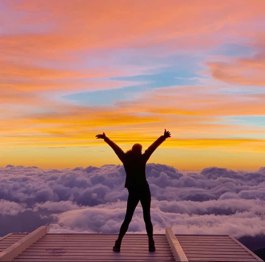 Maui: Haleakala Sunset Tour with Snacks and Photos - The Magic of the Sunset at Haleakala