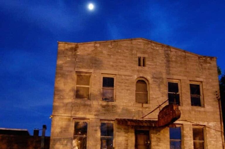 Memphis: 90-minute Haunted Walking Tour - The Walking Itself: Pace and Practicalities