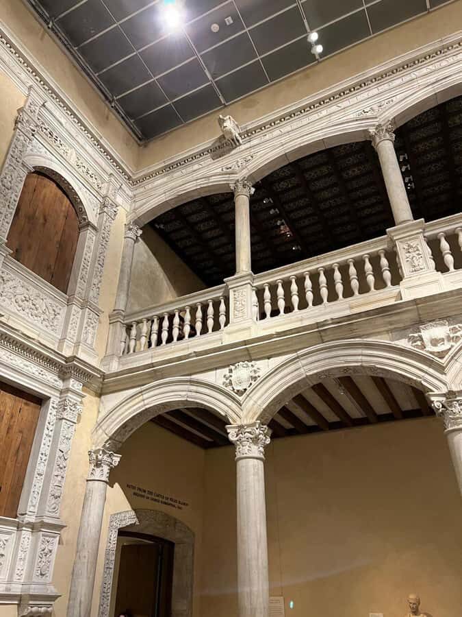 MET Guided Tour: 2-Hour Tour in Spanish - What to Expect During the Tour