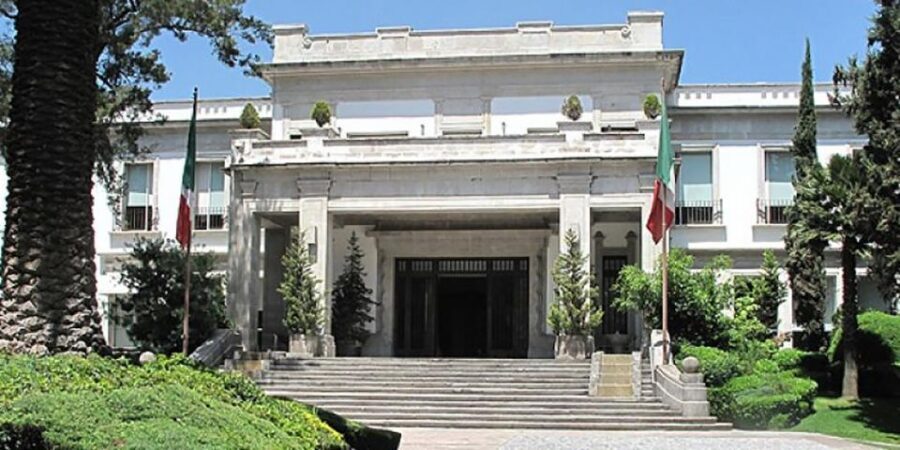 Mexico City: Discover Los Pinos Residence Tour and Cablebus - The Statue Garden and Its Significance