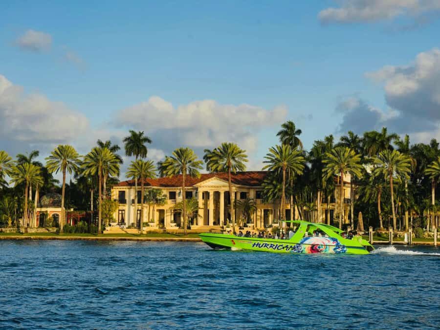 Miami: Personalized Tour: Biscayne Bay Speedboat by Pintours - South Beach from the Water